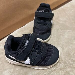 Size 6 Children’s Black Nike Downshifter 7 Sneakers Tennis Shoes Toddlers